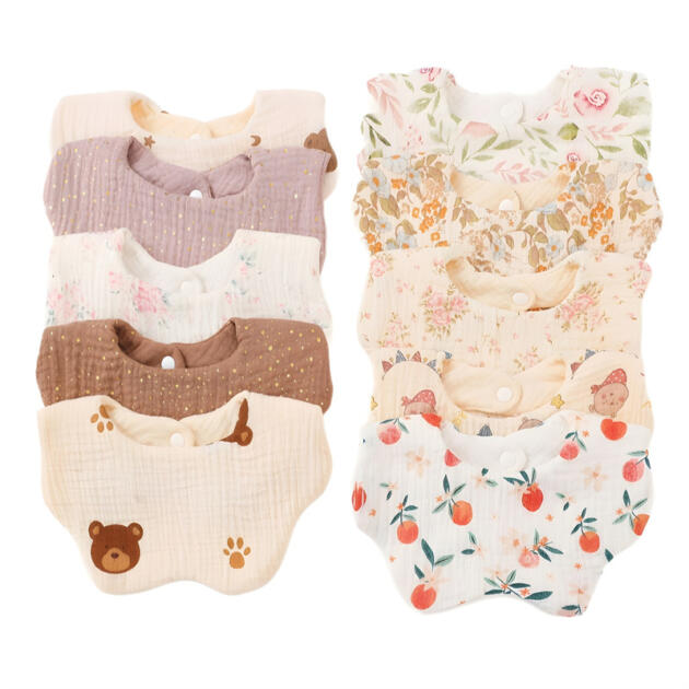 Scalloped Muslin Bib